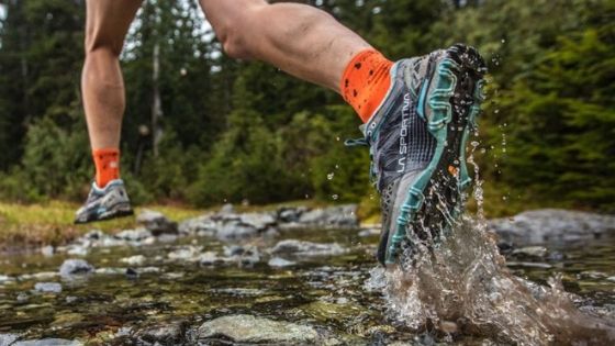 trail running shoes water drainage
